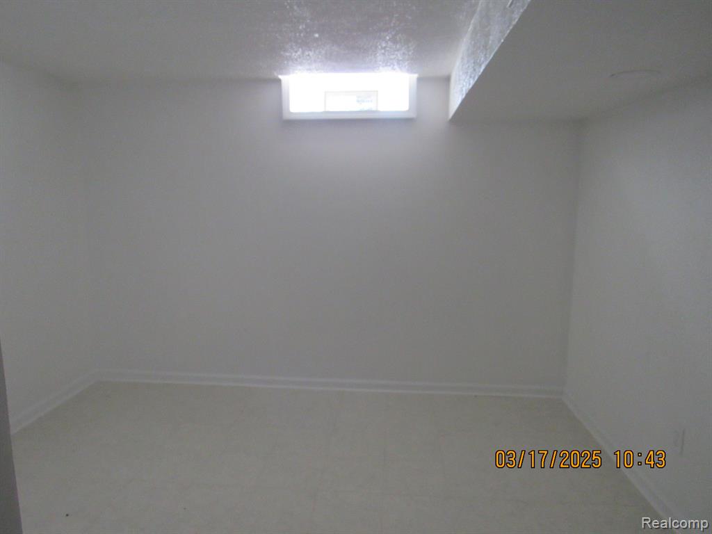 548 EMERSON Avenue, Pontiac, MI 48342 — Photo 8