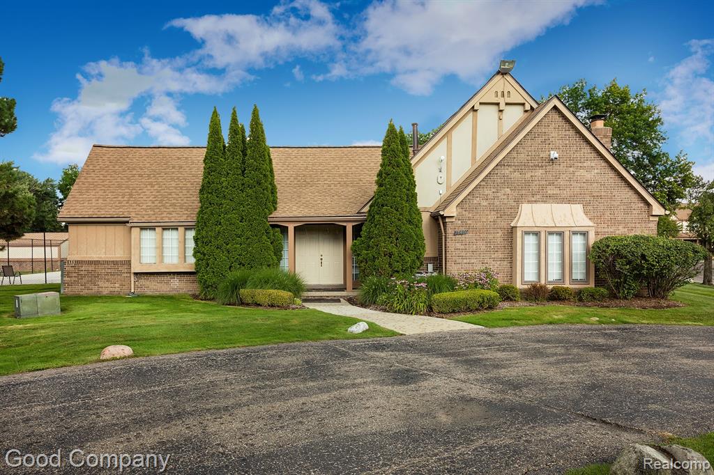 28562 REGENT Court S, Southfield, MI 48076 — Photo 31