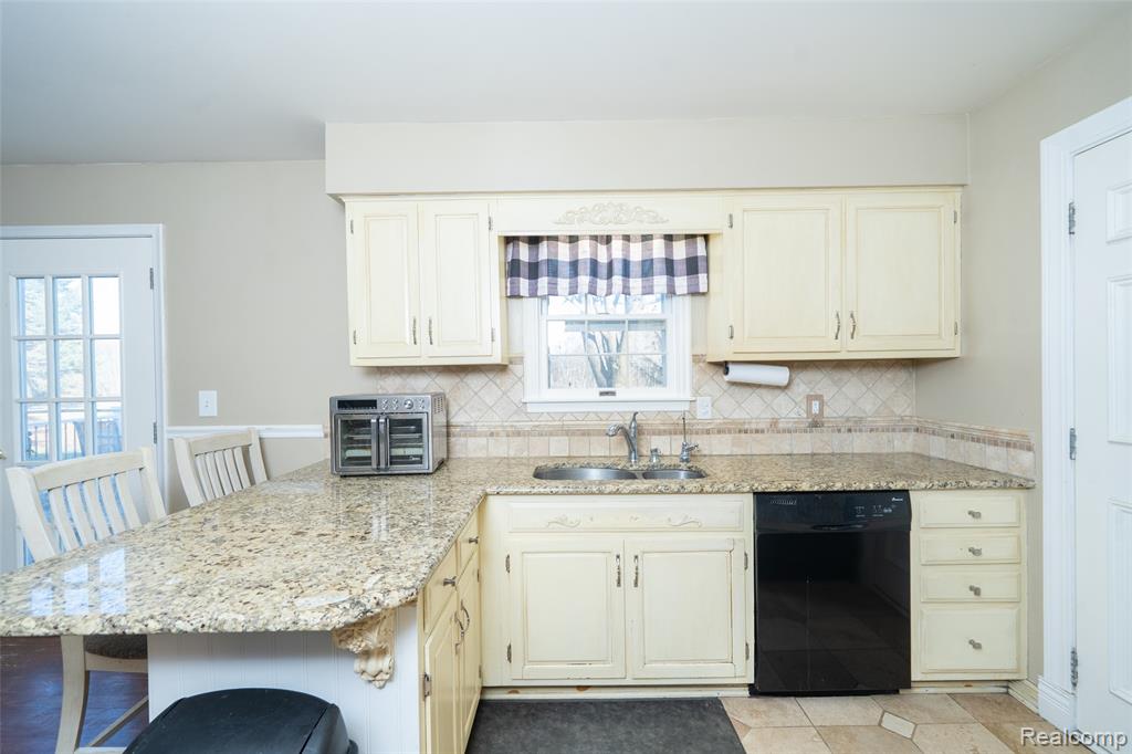 9459 Morrish Road, Swartz Creek, MI 48473 — Photo 40