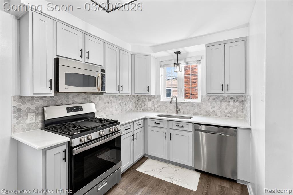 1922 Norwood Drive, Grosse Pointe Woods, MI 48236 — Photo 13