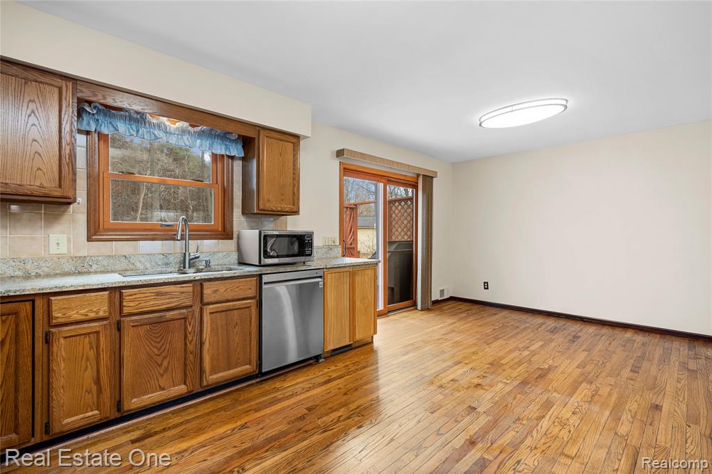 4921 Crestview Drive, Clarkston, MI 48348 — Photo 20