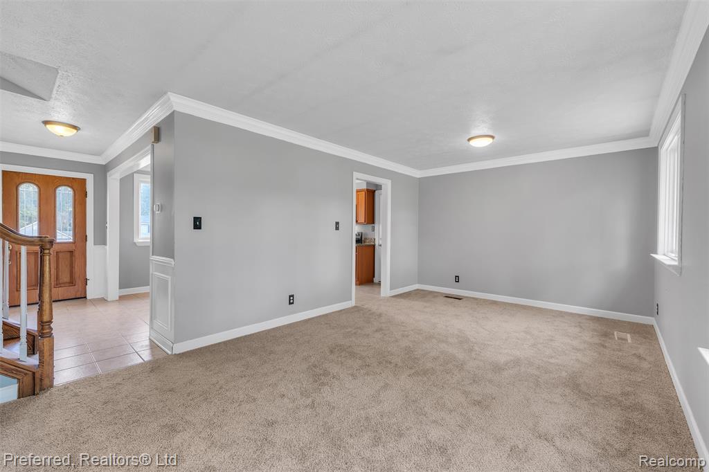 9366 Wild Oaks Circle, South Lyon, MI 48178 — Photo 18