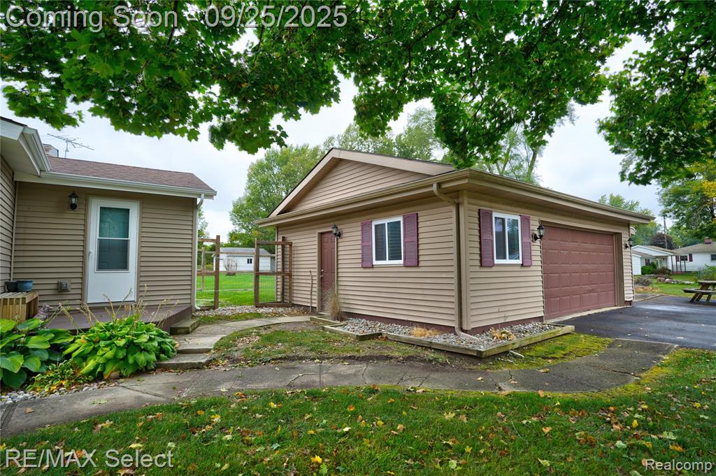 6237 E Atherton Road, Burton, MI 48519 — Photo 33