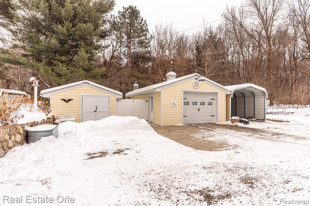 10120 Hyne Road, Brighton, MI 48114 — Photo 11