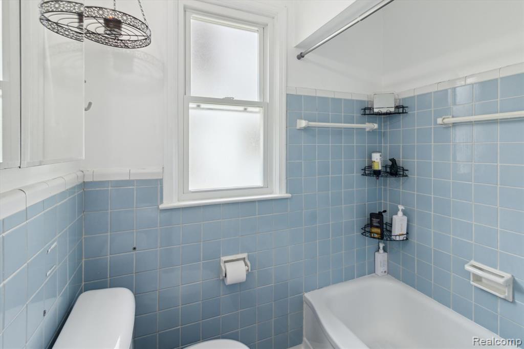 8025 Mayfair Street, Taylor, MI 48180 — Photo 18