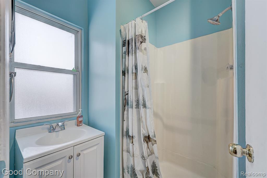 518 E Maxlow Avenue, Hazel Park, MI 48030 — Photo 17