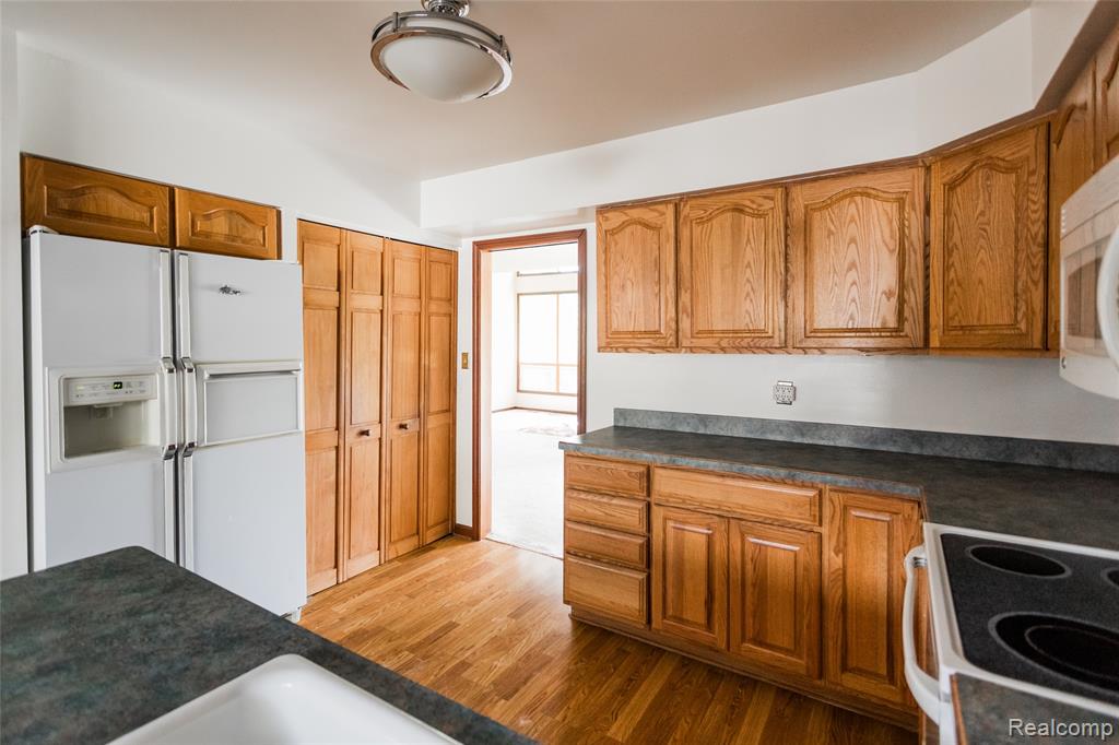 7118 Pebble Park Drive, West Bloomfield, MI — Photo 18