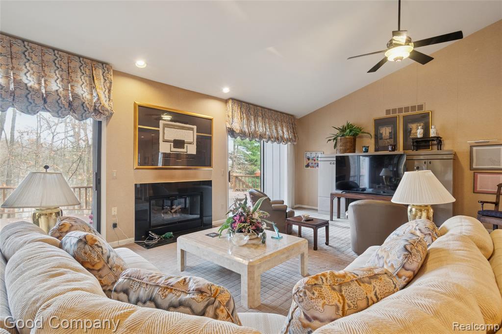 5104 Woodcliff Hill Road W, West Bloomfield, MI 48323 — Photo 10