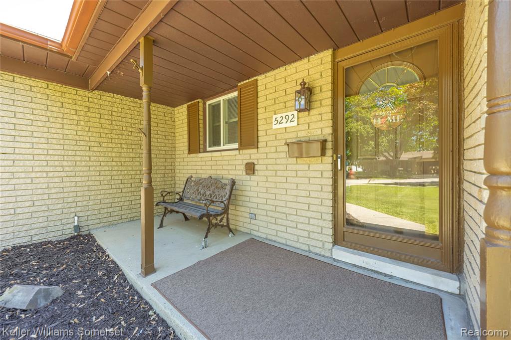 5292 ABINGTON Drive, Troy, MI 48085 — Photo 4