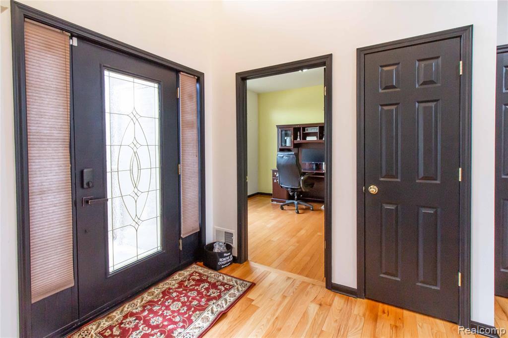 45229 Thorn Tree Lane, Macomb, MI 48044 — Photo 7