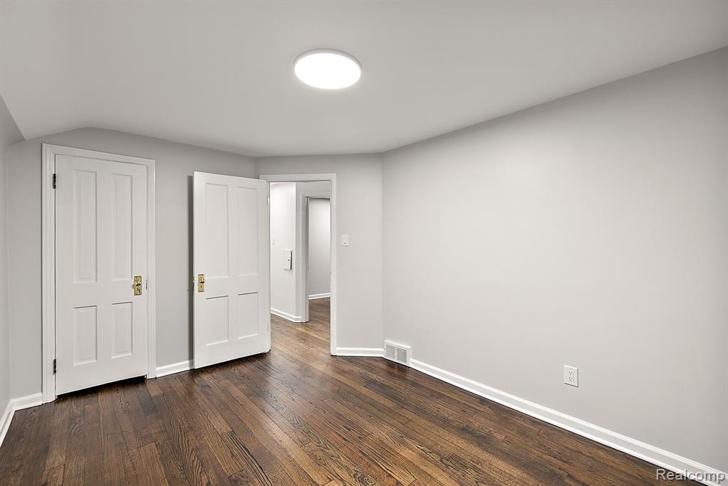 925 N MELBORN Street, Dearborn, MI 48128 — Photo 15