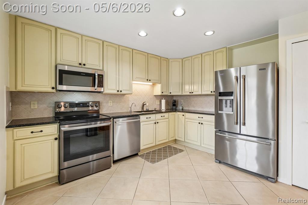 7132 Clements, West Bloomfield, MI — Photo 9