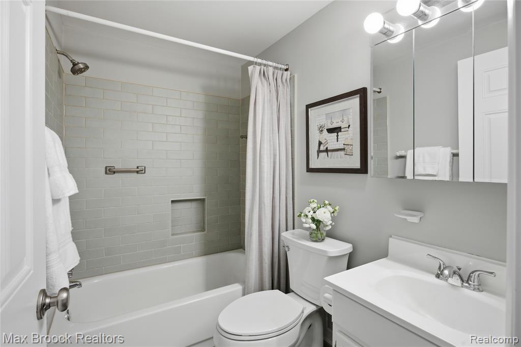 2846 Bombridge Court, Ann Arbor, MI 48104 — Photo 23