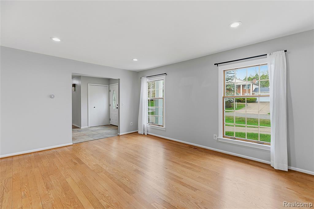 5119 Greenbriar Drive, West Bloomfield, MI 48323 — Photo 6