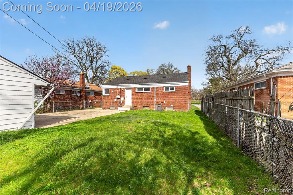 9075 W Parkway Street, Detroit, MI 48239 — Photo 36
