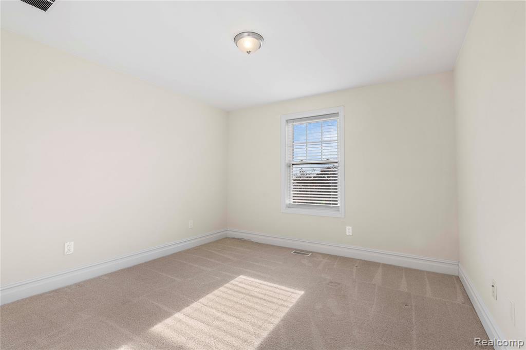 4489 Cedarhill Court, Auburn Hills, MI 48326 — Photo 25
