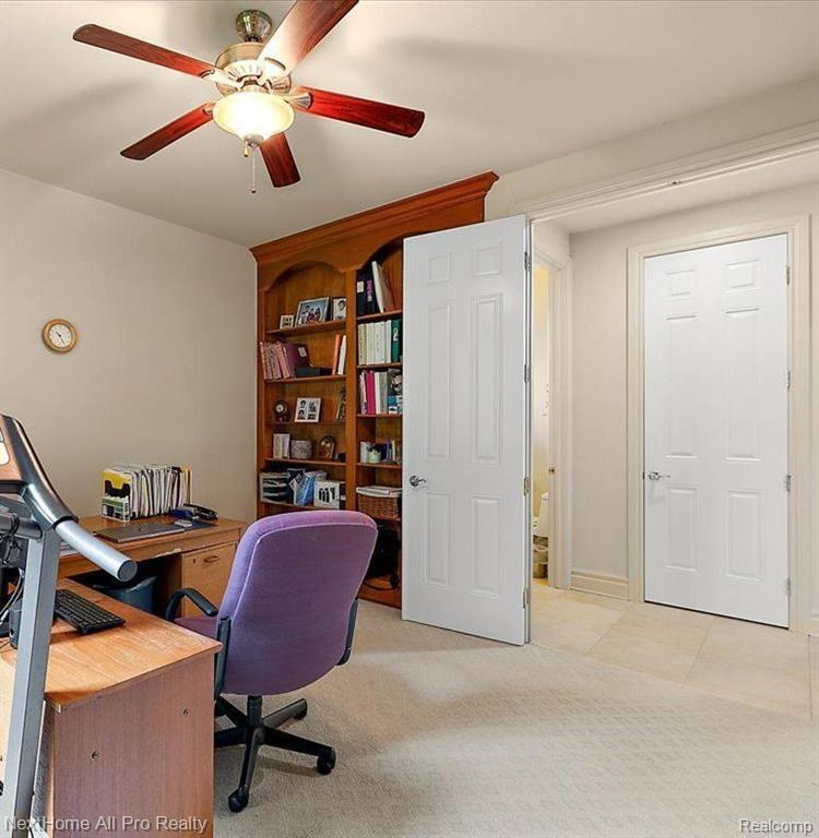 18730 MARBLE HEAD Drive, Northville, MI 48168 — Photo 32
