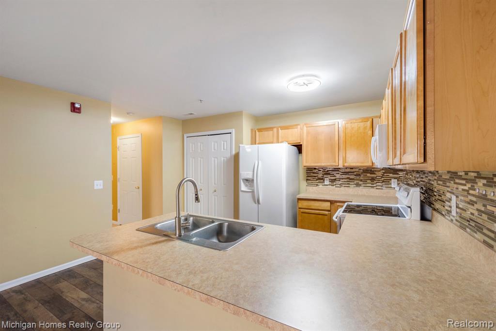 45521 HIDDEN VIEW, Utica, MI 48315 — Photo 8