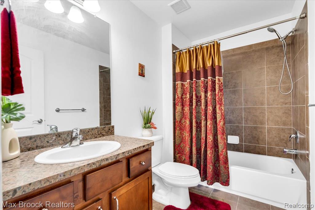 27023 Ladbroke Street, Novi, MI — Photo 32