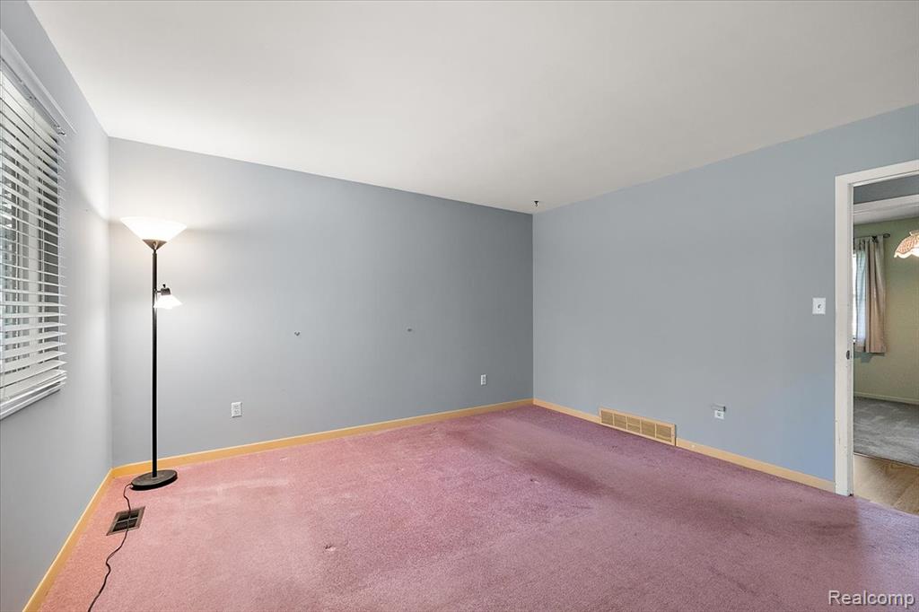 2947 SUN TERRACE Drive, Hartland, MI 48353 — Photo 32