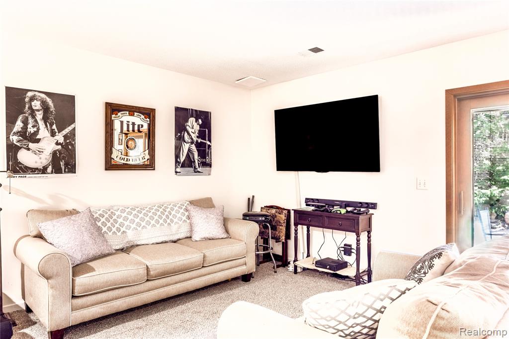 5736 Leeward Court, Clarkston, MI — Photo 20
