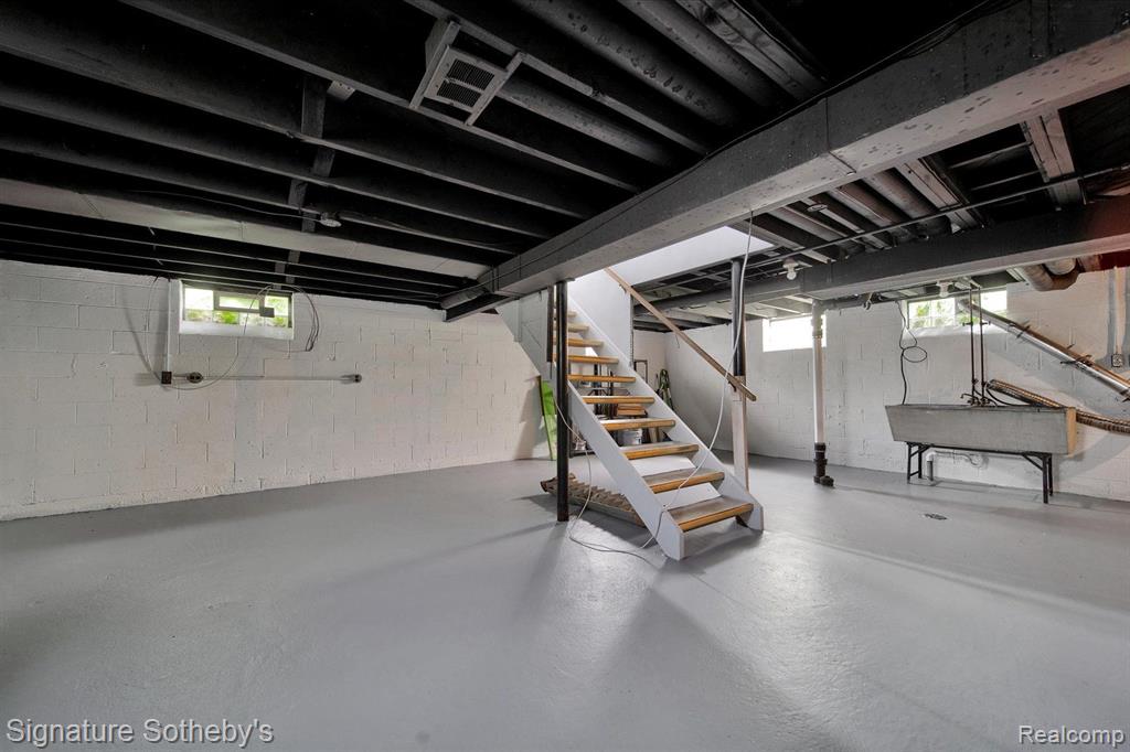 817 W 12 MILE Road, Royal Oak, MI 48073 — Photo 15