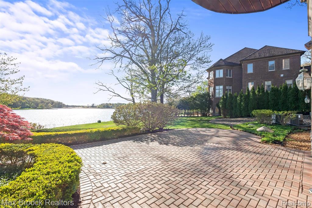 1832 Long Lake Shore Drive, Bloomfield Hills, MI 48302 — Photo 83