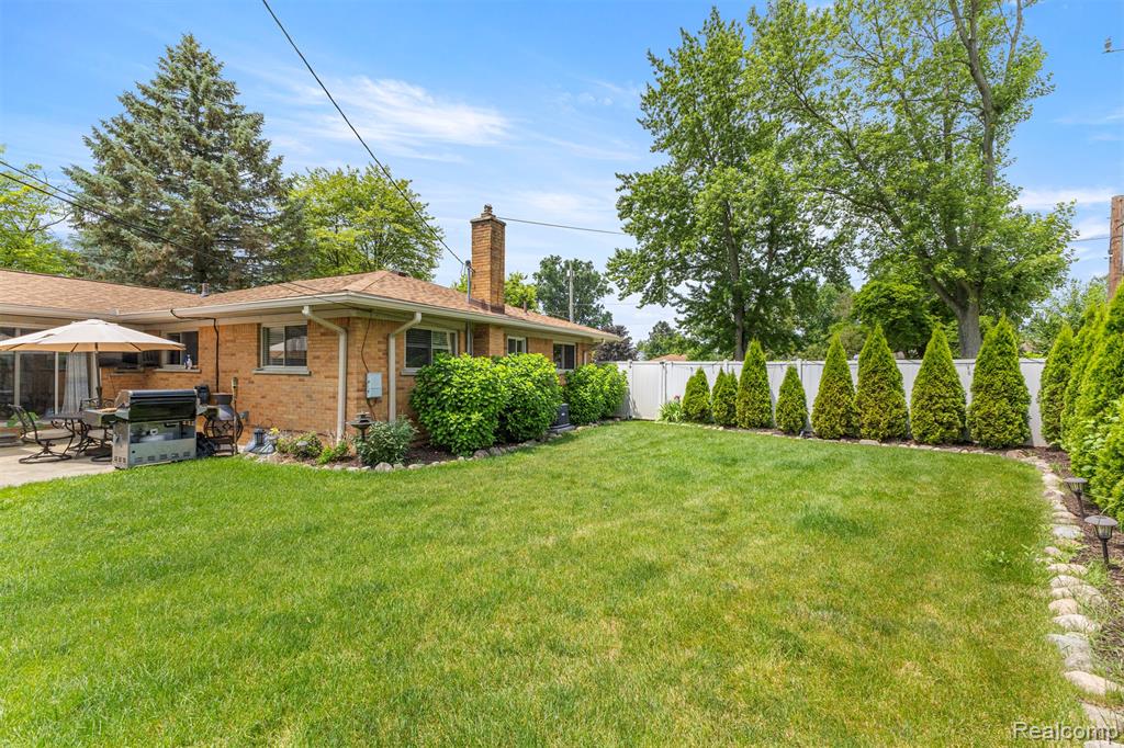 8570 Rockland Street, Dearborn Heights, MI 48127 — Photo 42