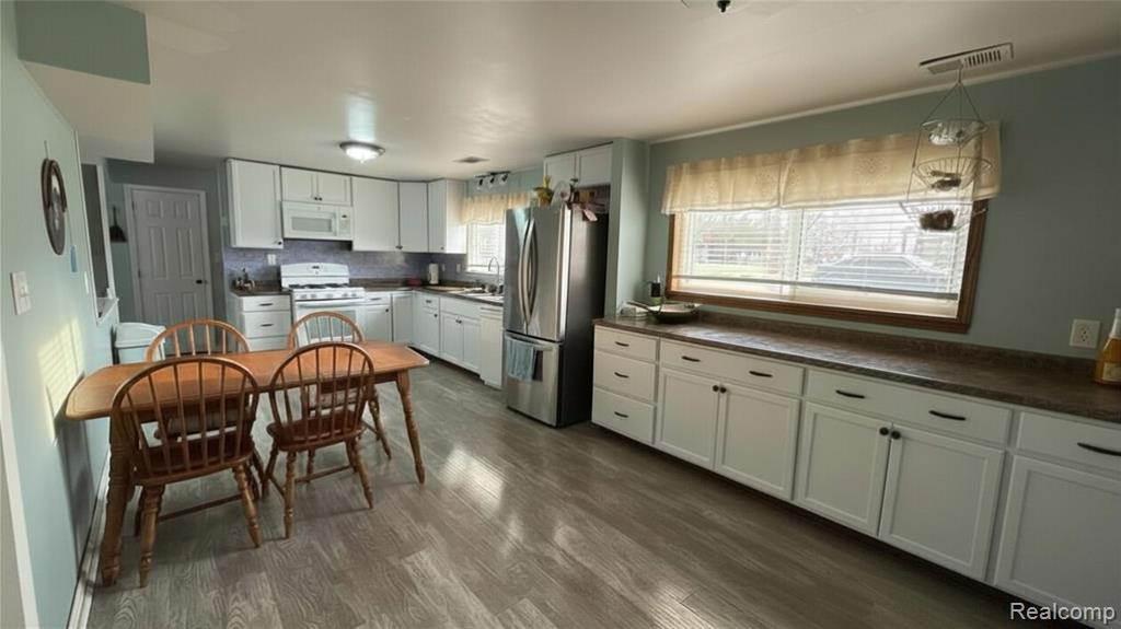 31866 Lynne Drive, Rockwood, MI — Photo 5