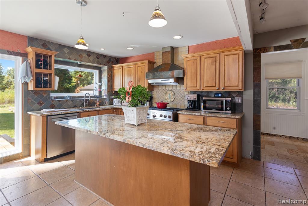 8145 Lindsey Road, Casco, MI 48064 — Photo 12