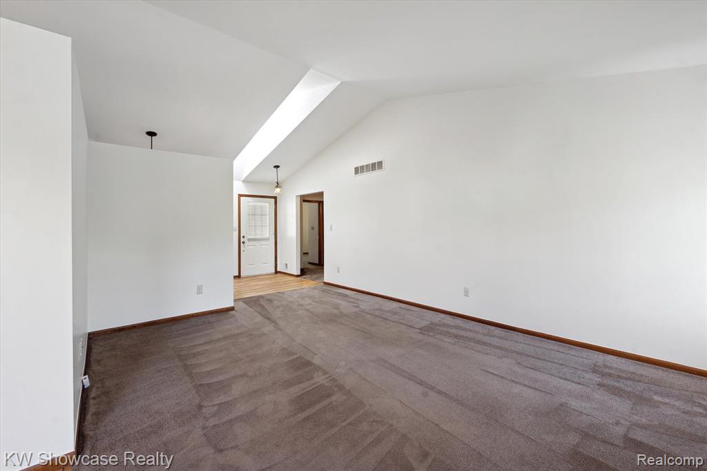 730 CHALLENGING Trail, South Lyon, MI 48178 — Photo 9