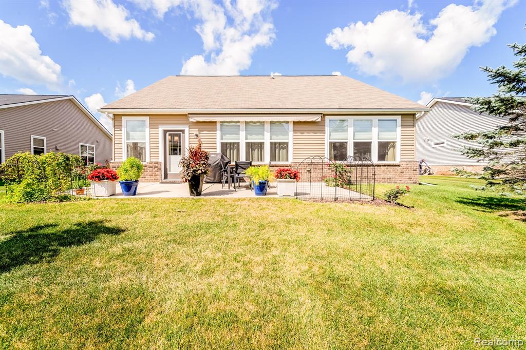 24279 Walloon Way, Flat Rock, MI 48134 — Photo 34