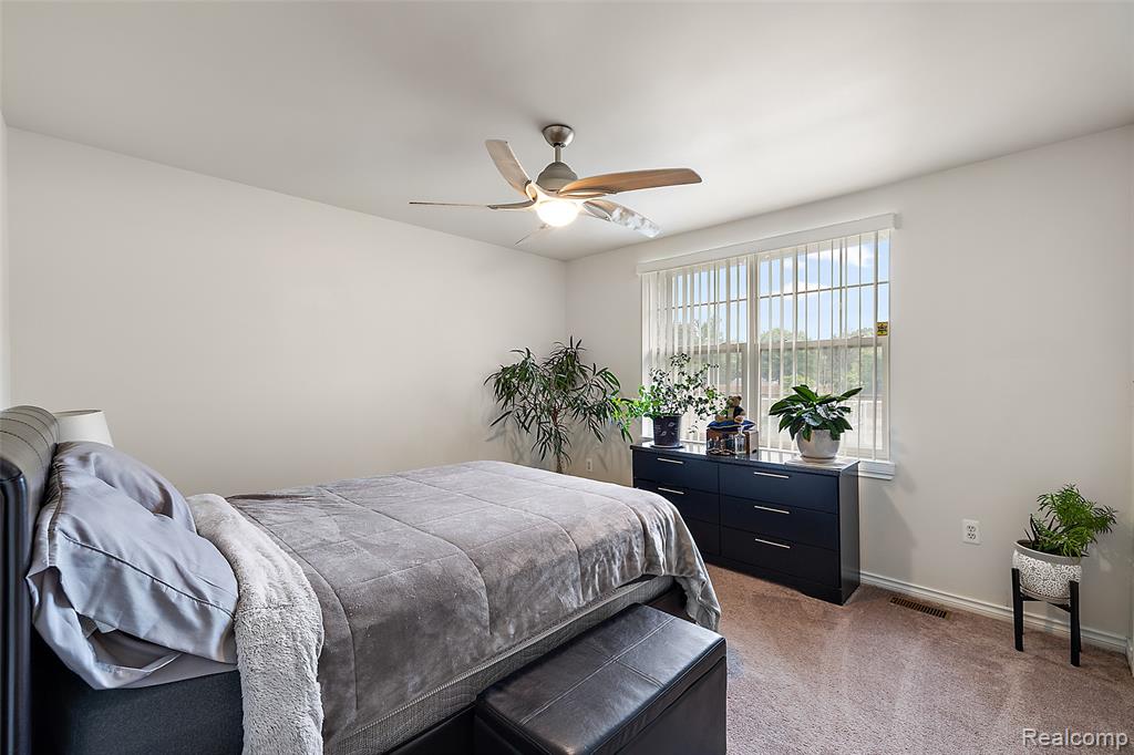 19208 W 11 Mile Road, Lathrup Village, MI 48076 — Photo 36