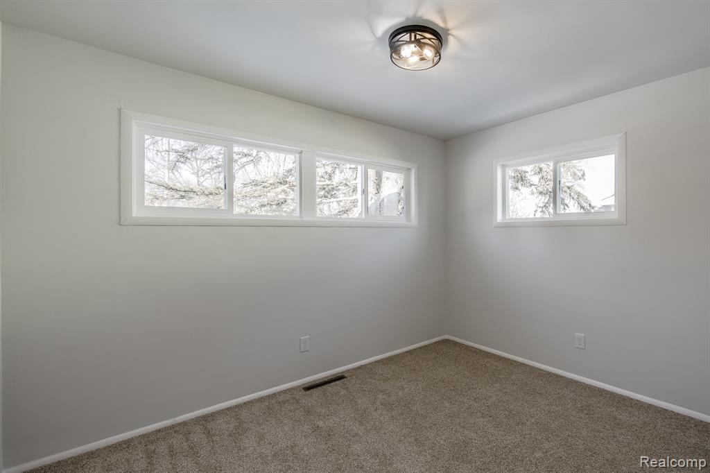 4075 Kempf Street, Waterford, MI 48329 — Photo 26