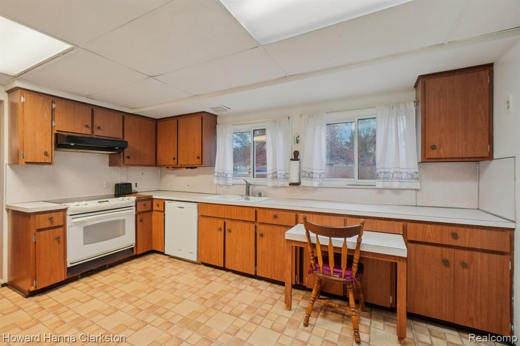 5506 Cruse Avenue, Waterford, MI 48327 — Photo 10