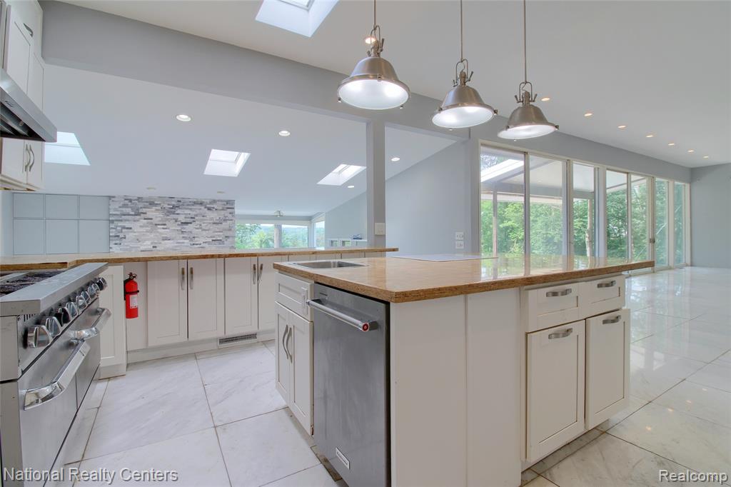 341 Corrie Road, Ann Arbor, MI 48105 — Photo 14