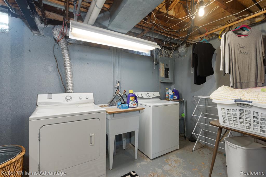 40521 FRANKLIN MILL Street, Novi, MI — Photo 24