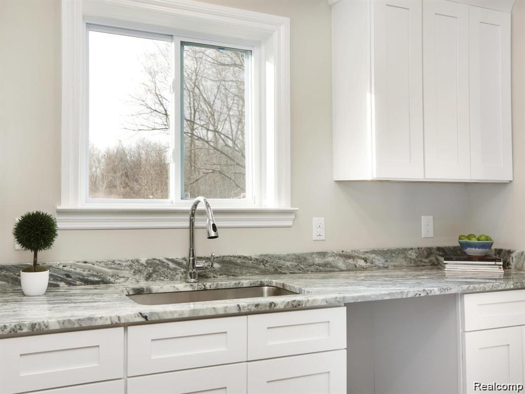 715 ORCHARD RIDGE Court, Ortonville, MI 48462 — Photo 17