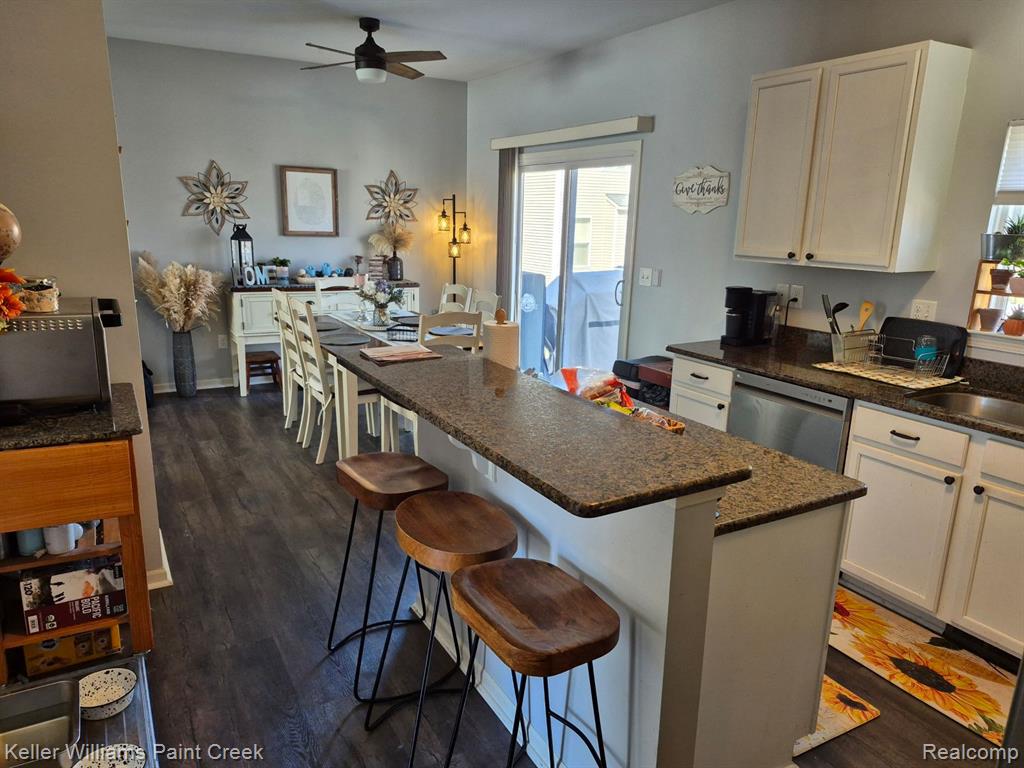 403 NEWTON Court, Lake Orion, MI 48362 — Photo 11