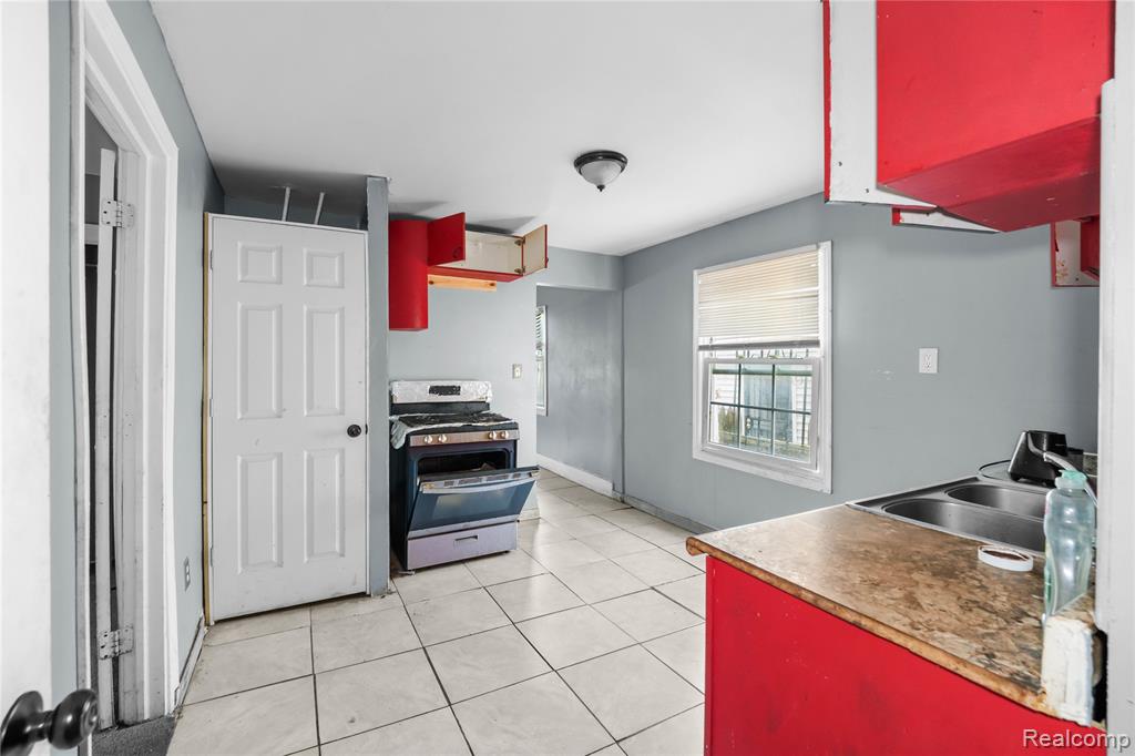 6886 Grandville Avenue, Detroit, MI 48228 — Photo 17