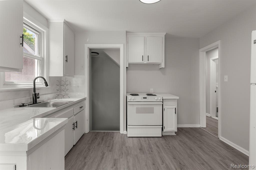 9131 WHITCOMB Street, Detroit, MI 48228 — Photo 16