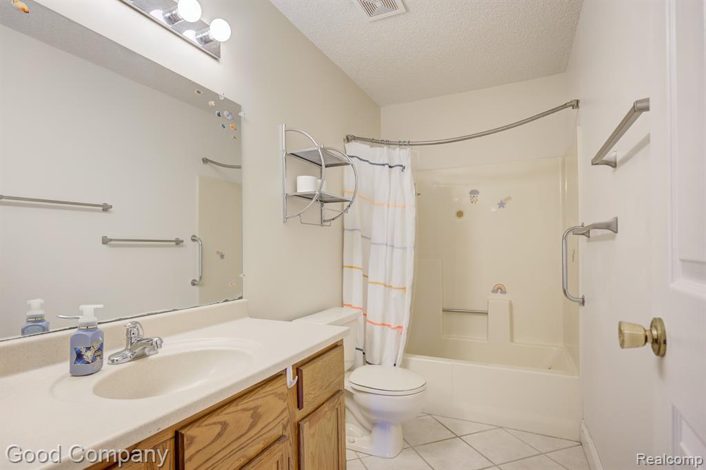 4910 HARBOR POINT Drive, 3, Waterford, MI 48329 — Photo 22
