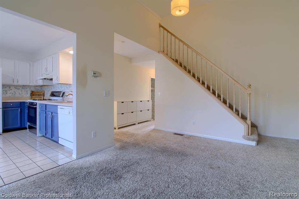 43697 YORKVILLE, Canton, MI 48188 — Photo 7