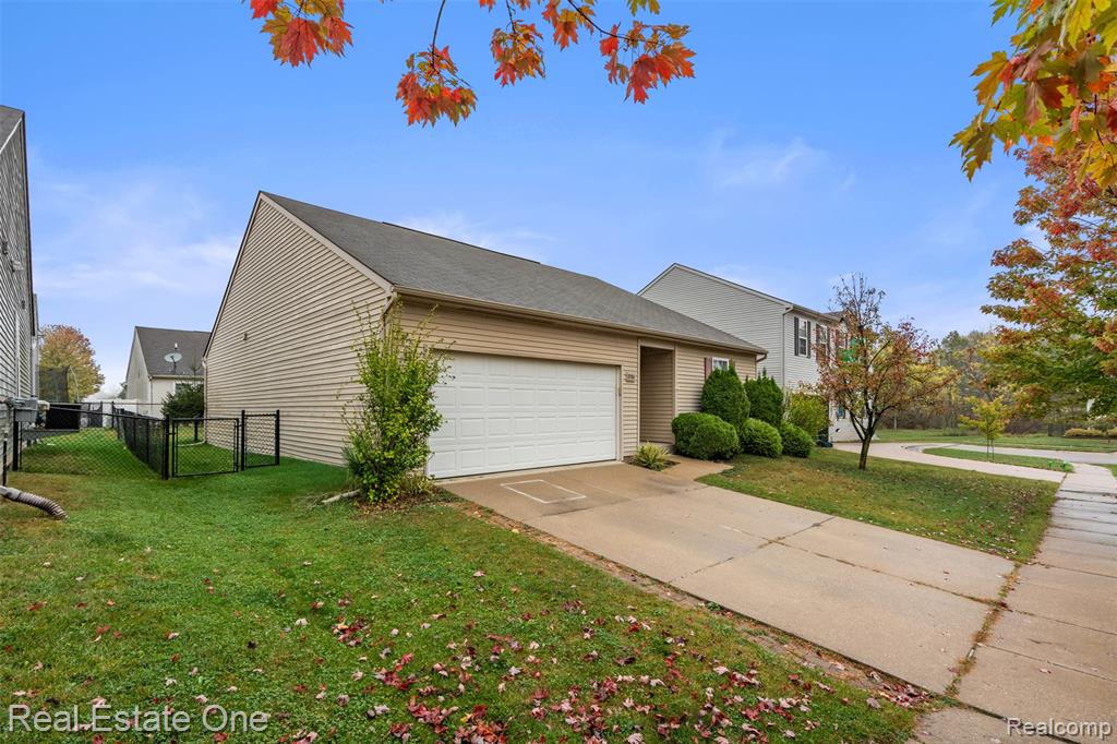8586 Cass River Drive, Fowlerville, MI 48836 — Photo 3