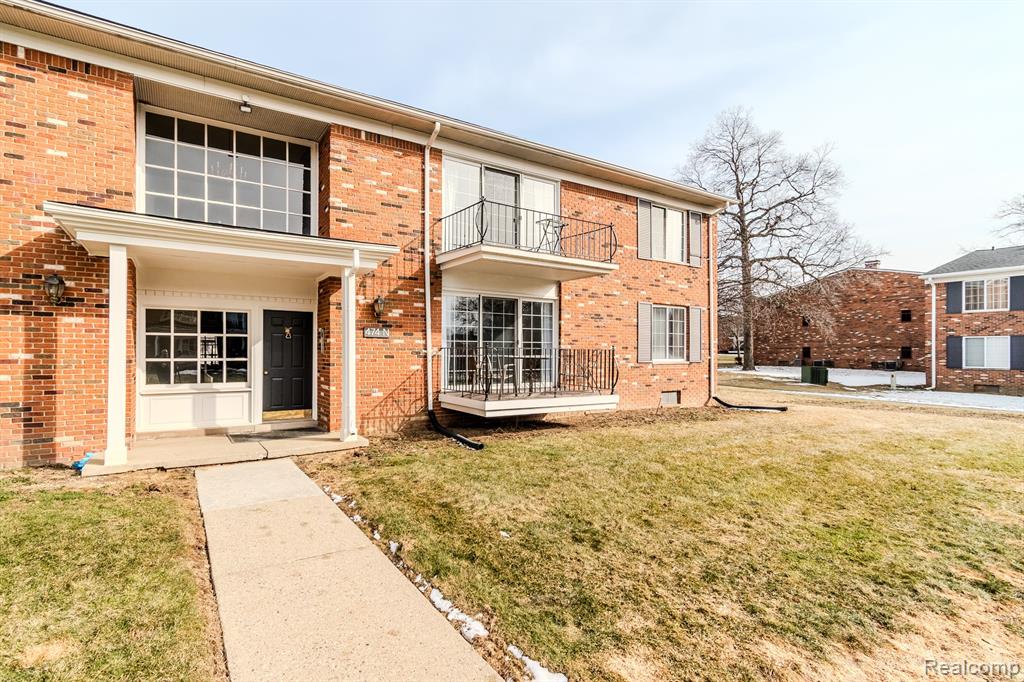 474 Fox Hills Drive N, Bloomfield Hills, MI 48304 — front exterior