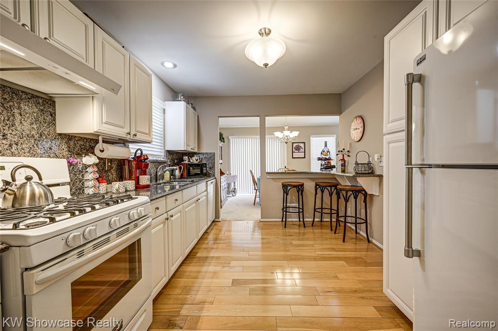 458 N Oak Drive, Commerce Twp, MI 48390 — Photo 23