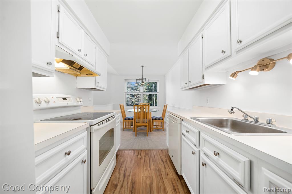 2068 Hidden Meadows Drive, unit D, Walled Lake, MI 48390 — Photo 2