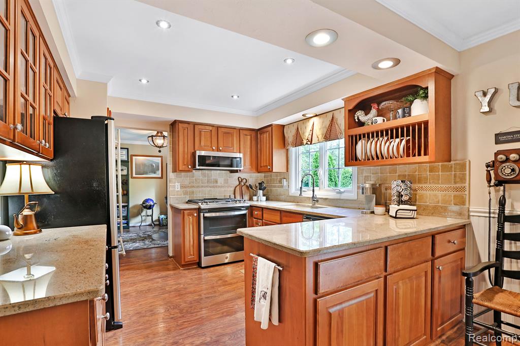 41001 RAYBURN Drive, Northville, MI 48168 — Photo 11