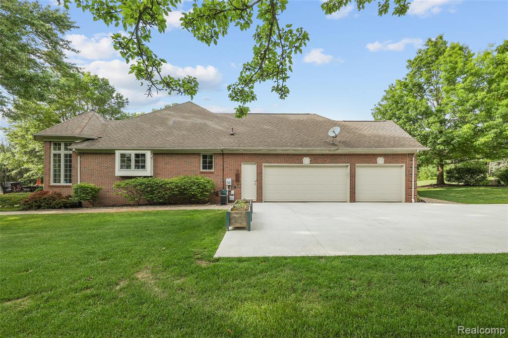 225 Redwood Lane, Leonard, MI 48367 — Photo 44