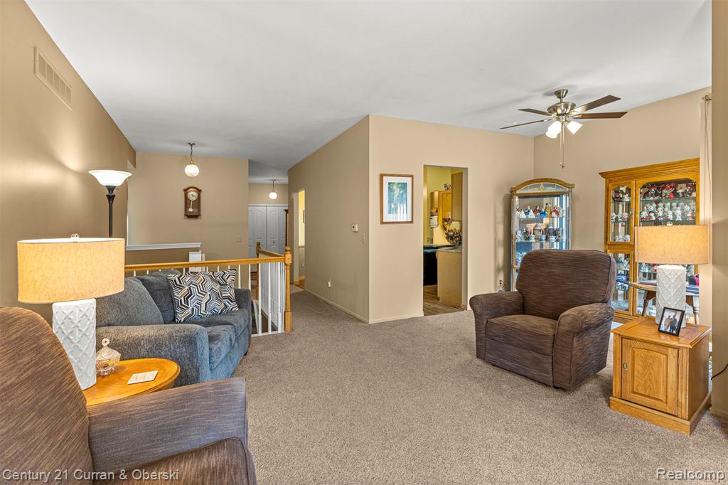 698 Ravencrest Lane, Westland, MI — Photo 17